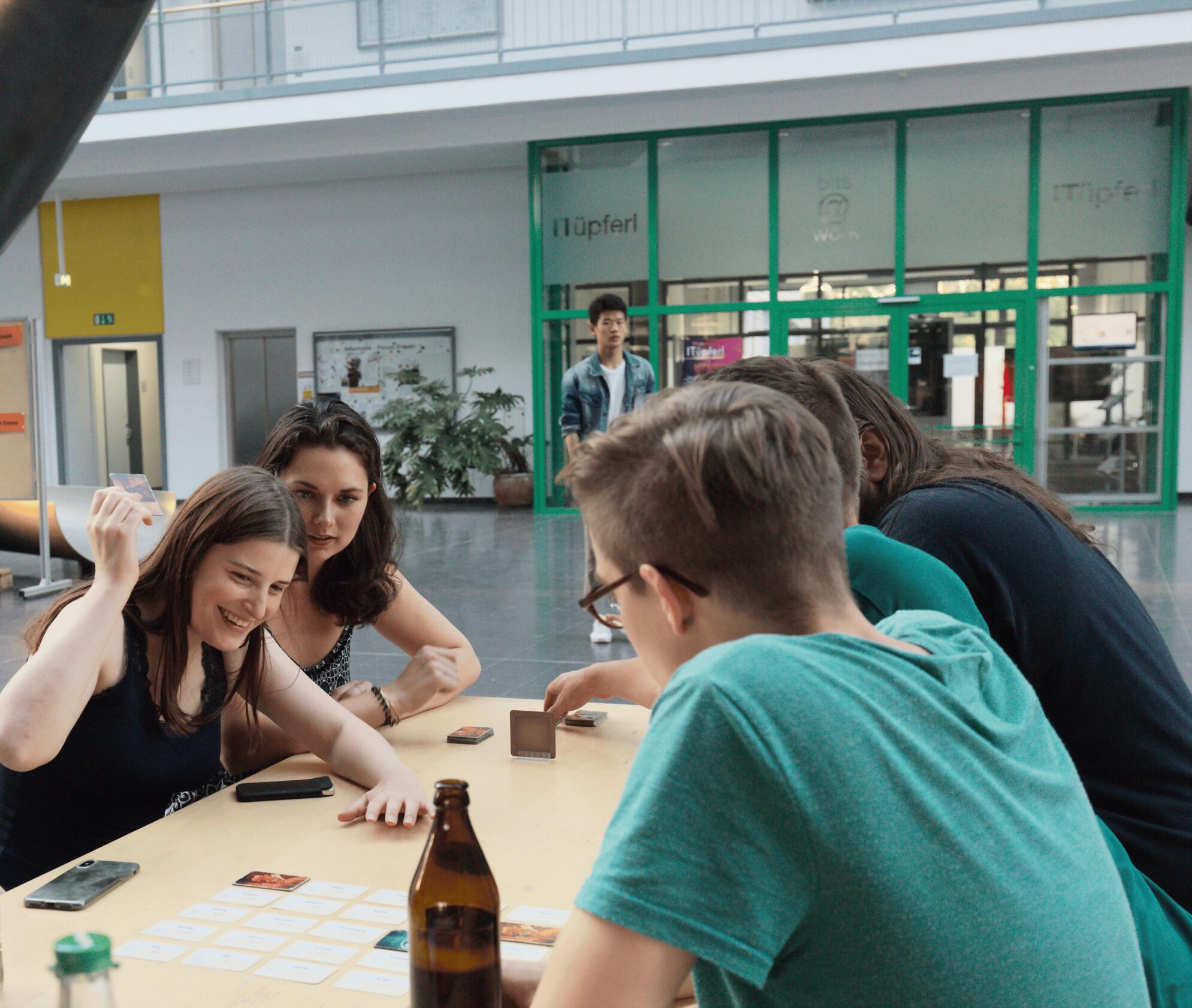 Fun decoding with Codenames